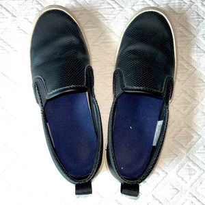 Women Sperry black ‘leather’ slip on shoes - Size 6